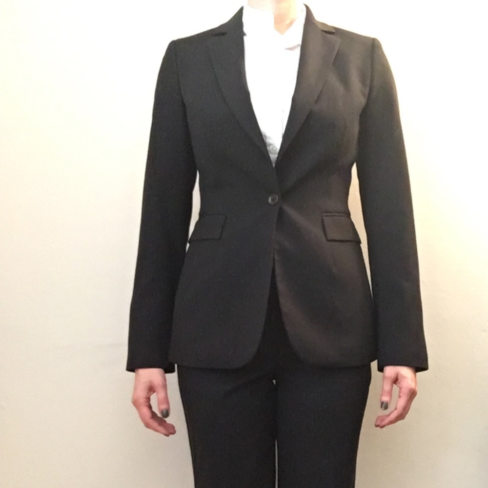 Express Suit (Editor Pant Size 6R)